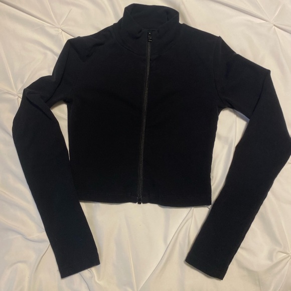 ARITZIA | TNA Santa Cruz Black Zip-Up - Picture 2 of 5